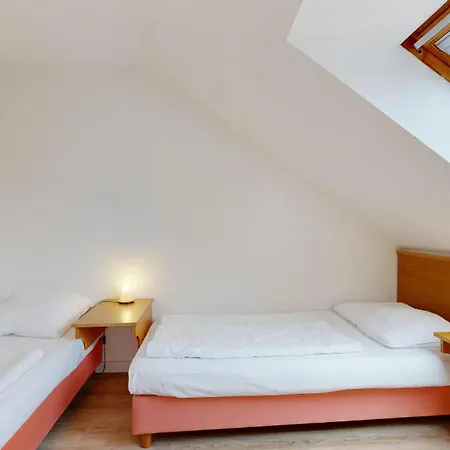 Appartementhaus Binzer Sterne 40 *